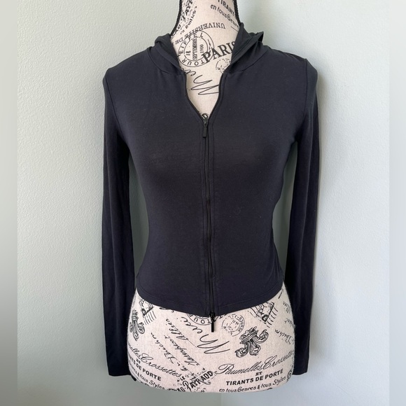 Oak & Fort
FITTED ZIP-UP HOODIE - Picture 6 of 9